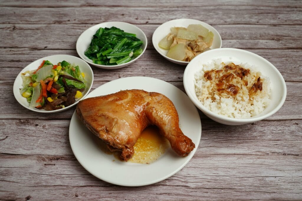 家常滷雞腿與配菜